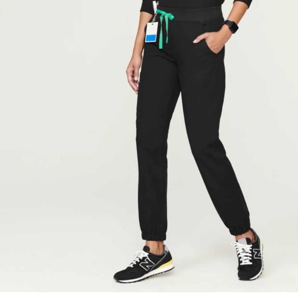 Tari Skinny jogger scrub pants
